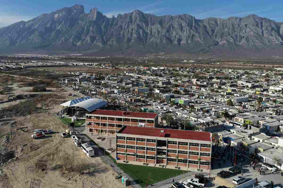 Gobierno proyecta 129.5 millones de becas para estudiantes hacia 2030; busca reducir deserción