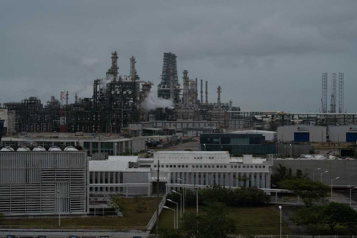 Incendio en refinería Dos Bocas habría sido provocado por alta temperatura de residuos: Sheinbaum