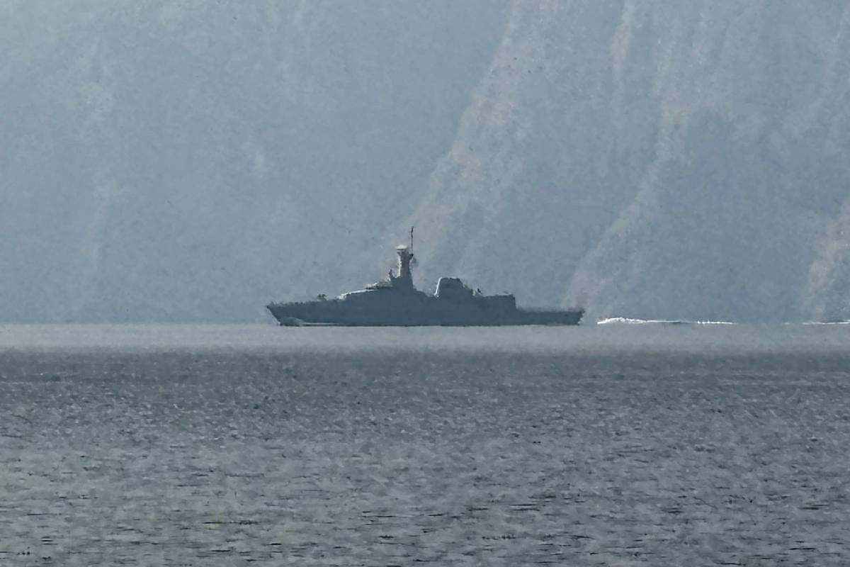 Irán anuncia reapertura del estrecho de Ormuz, mientras EU mantiene bloqueo a puertos iraníes