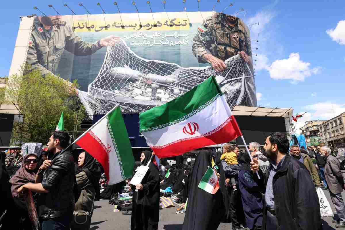 Irán amenaza con obstruir exportaciones del mar Rojo si continúa bloqueo de EU