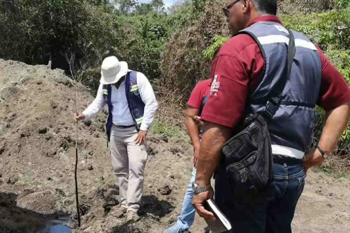 Lluvias provocan arrastre de hidrocarburos en Poza Rica y Coatzintla, Veracruz; Pemex despliega operativo