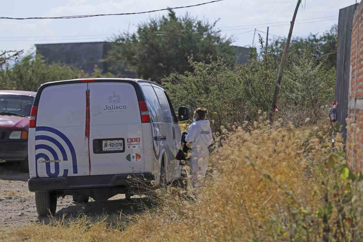 Localizan restos óseos de 11 personas en fosa clandestina en Ixtlahuacán, Jalisco