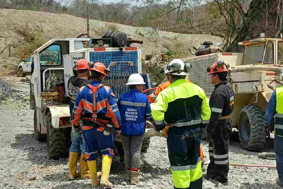 Minero Isidro Beltrán suma 28 días atrapado en la mina Santa Fe, en El Rosario, Sinaloa