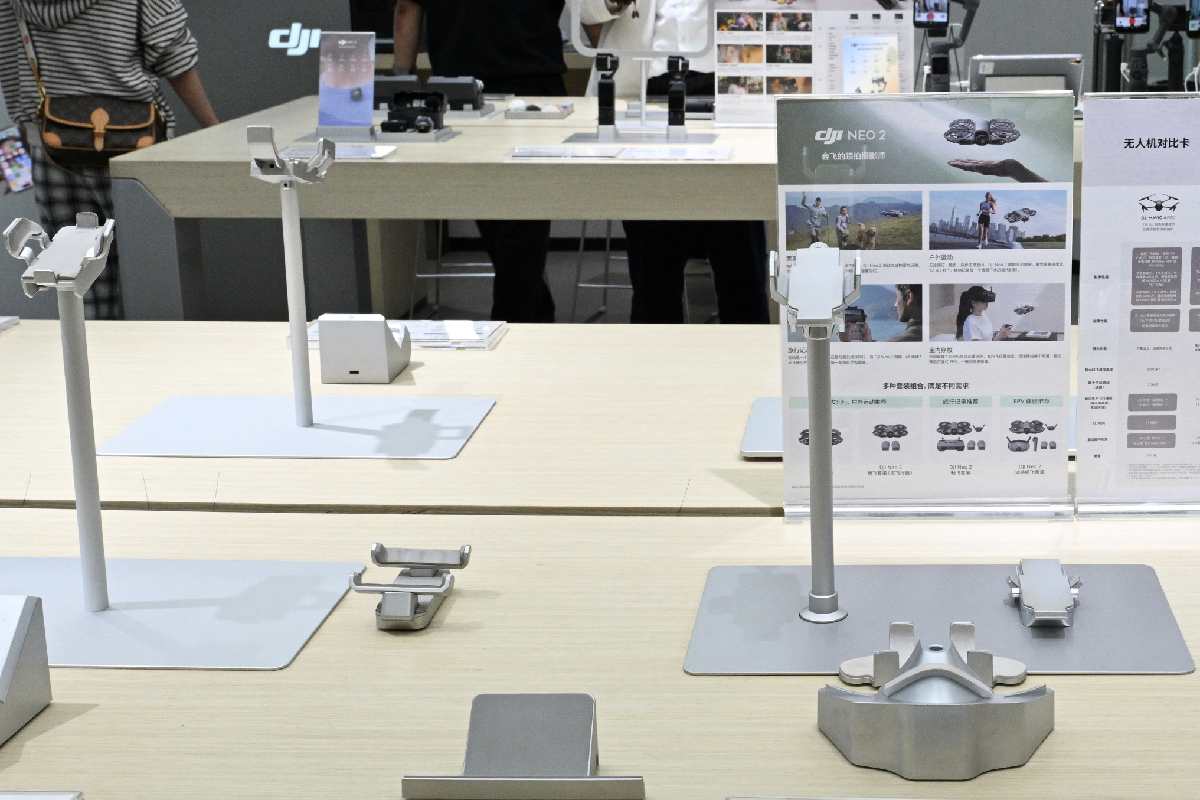 Exhibidores de drones vacíos en China ante la prohibición | Foto: AFP