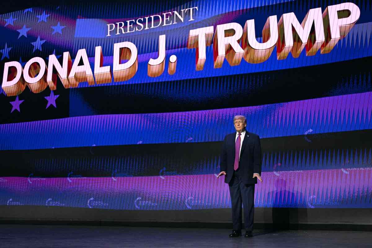 El presidente Donald Trump se enfrenta a su nivel más bajo de popularidad. 