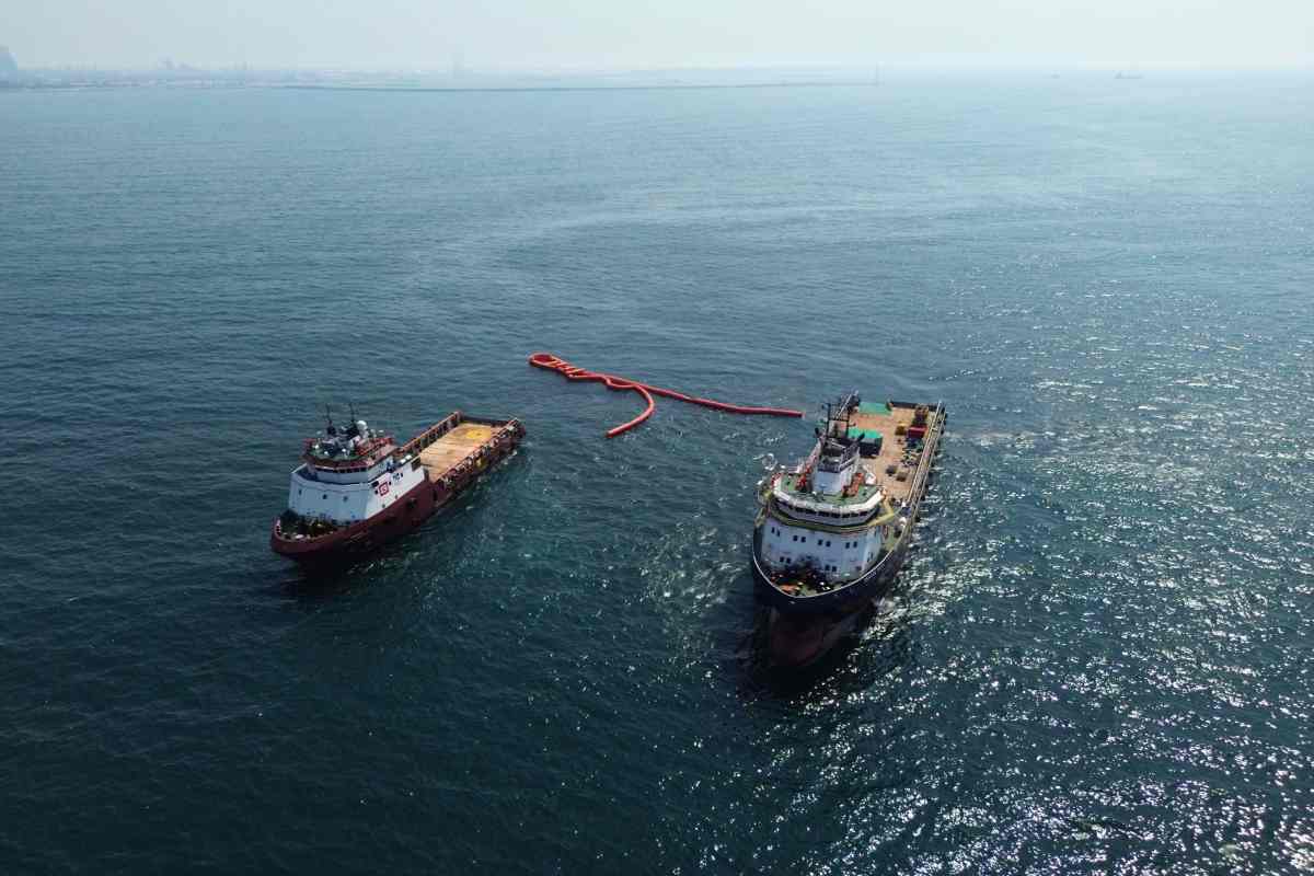 Pescadores afectados por derrame en Golfo de México recibirán apoyo de 15 mil pesos