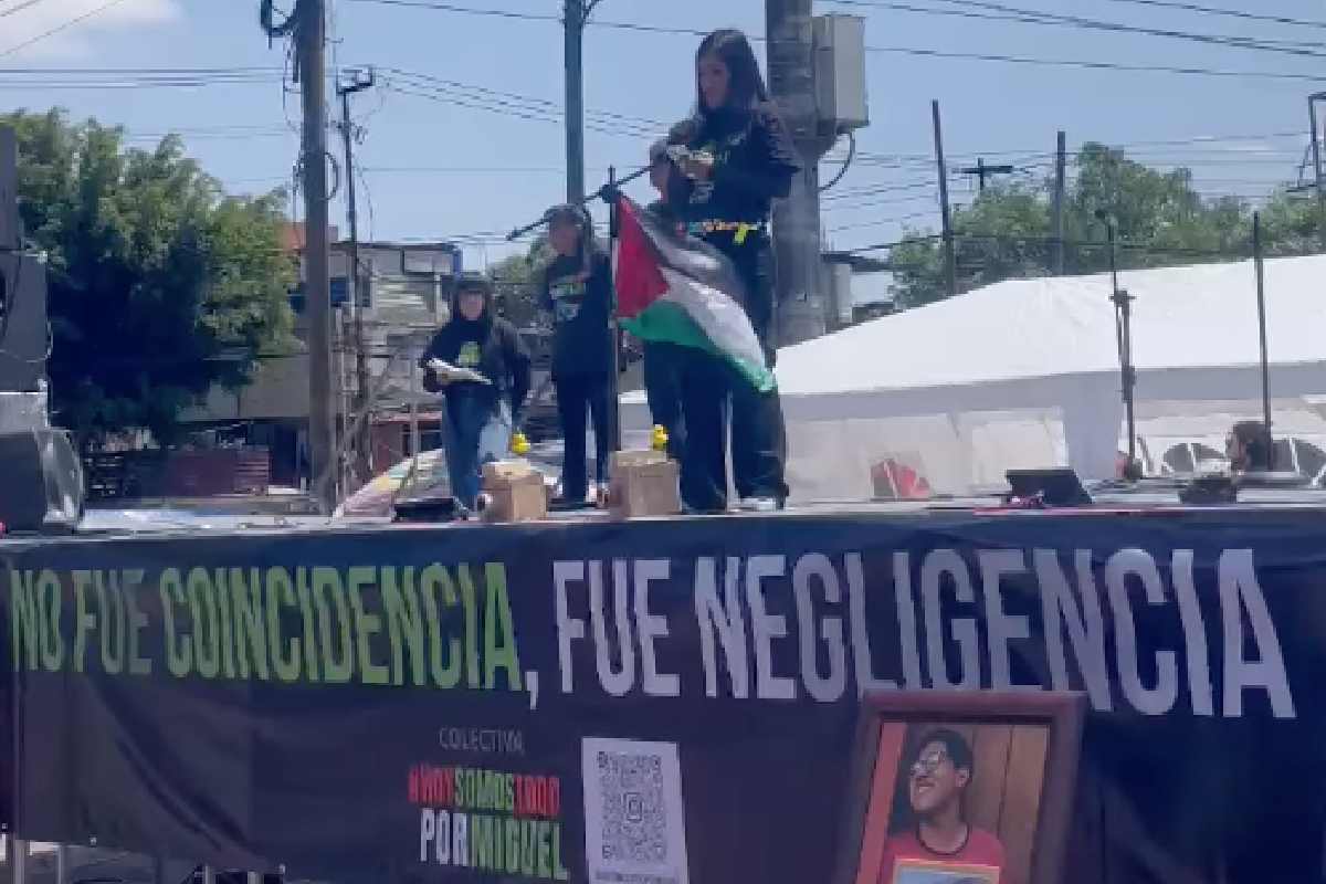 "Por lxs que ya no están": El grito de justicia resuena fuera del Parque Bicentenario a un año de la tragedia en el Axe Ceremonia