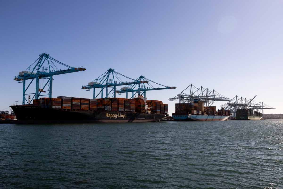 Precios del petróleo de nuevo en alza ante bloqueo de EU de los puertos iraníes