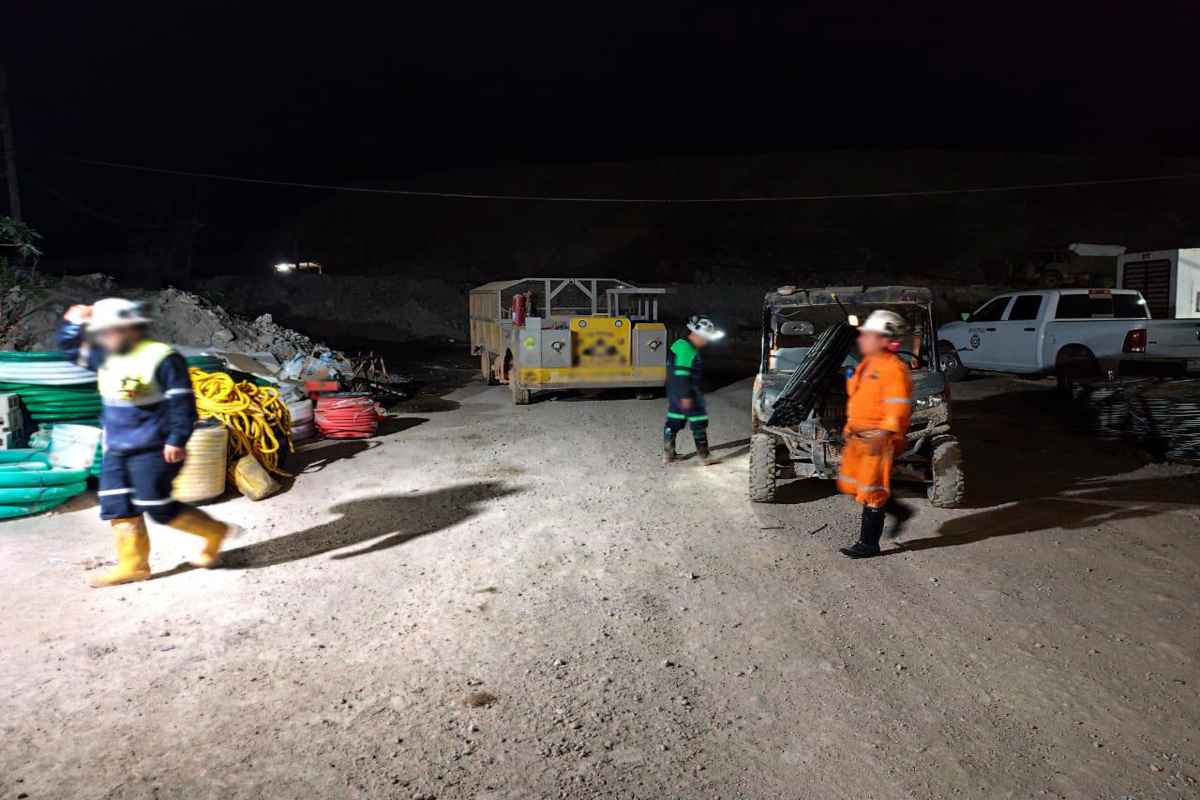 Refuerzan seguridad estructural para rescatar trabajadores atrapados en mina de El Rosario, Sinaloa