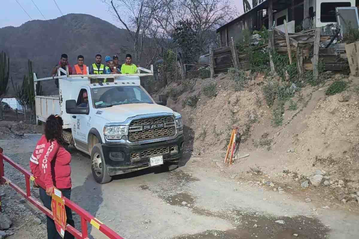 Rescatan con vida, 14 días después, a segundo trabajador de la mina en El Rosario, Sinaloa