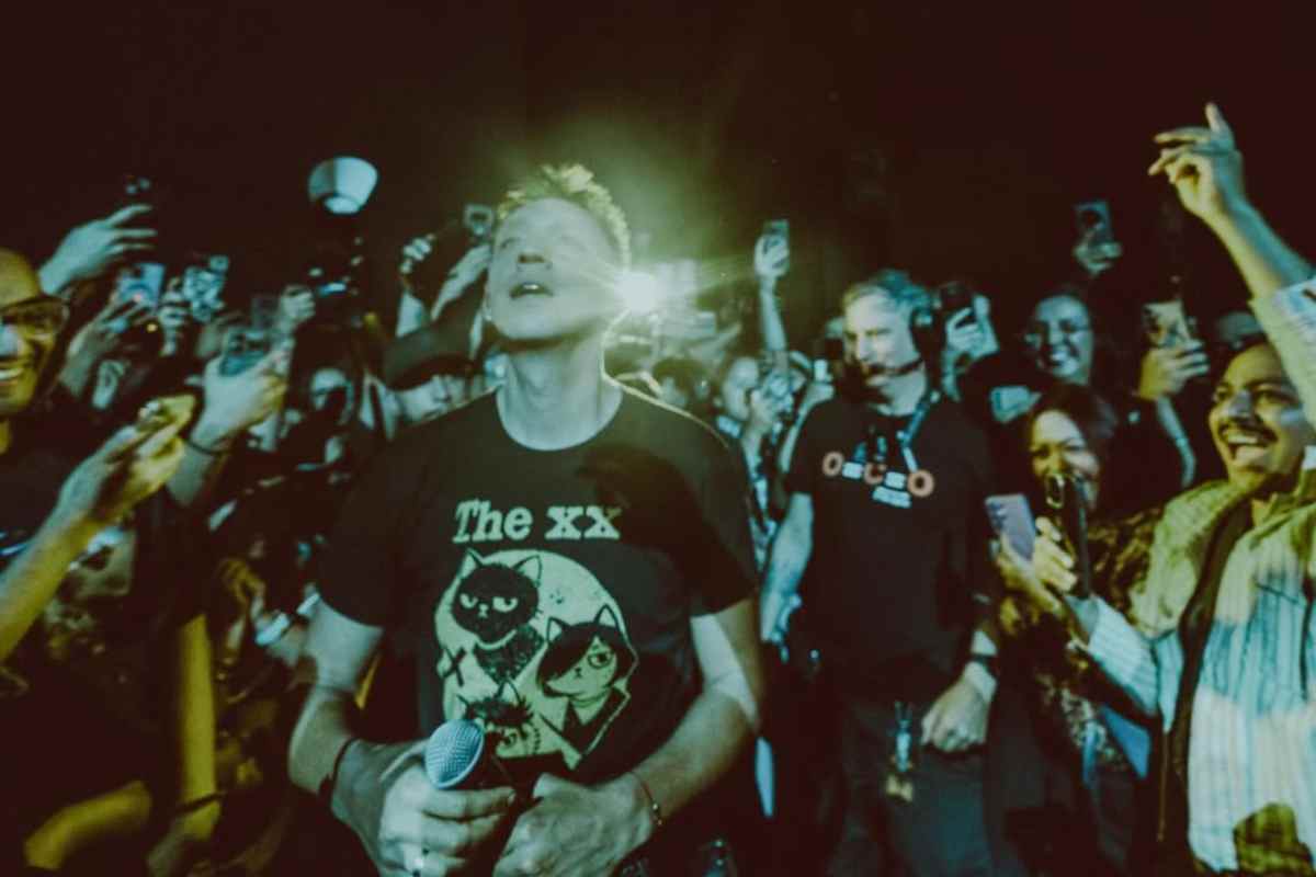 De México para el mundo: The XX convirtió una playera "pirata" en parte de su merch oficial