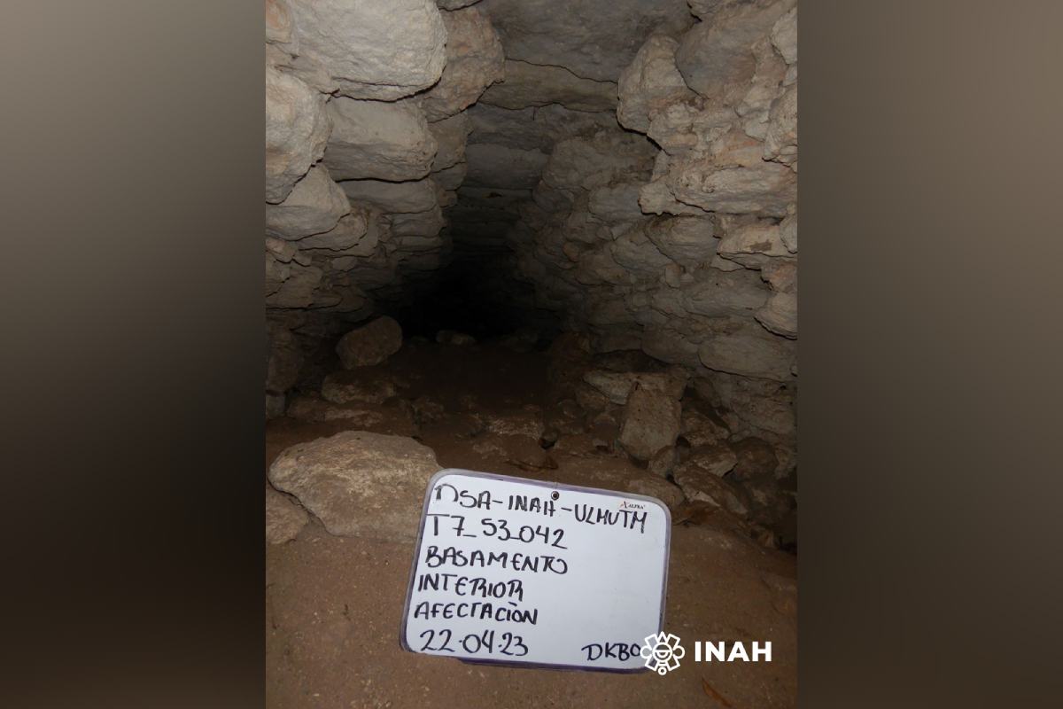 Se identificaron tres bóvedas mayas, en buen estado de conservación, al interior de algunos edificios.