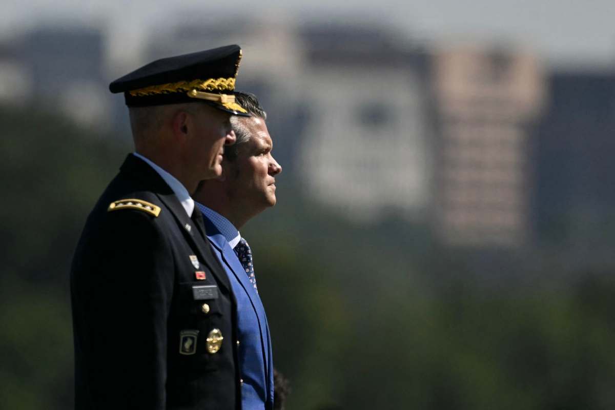 Secretario de Defensa de EEUU pide renuncia de jefe del Estado Mayor del Ejército