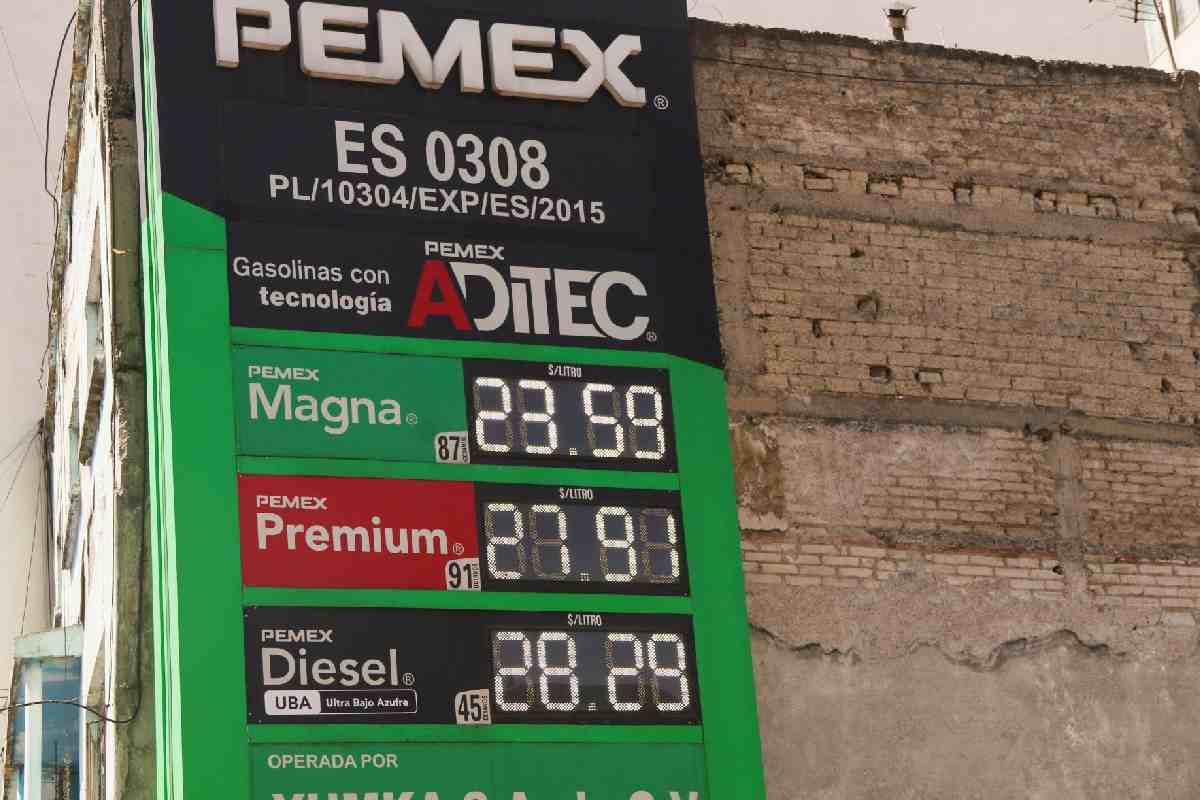 Sheinbaum dijo que el acuerdo para disminuir el precio del diésel a 27 pesos fue voluntario. Foto: Cuartoscuro