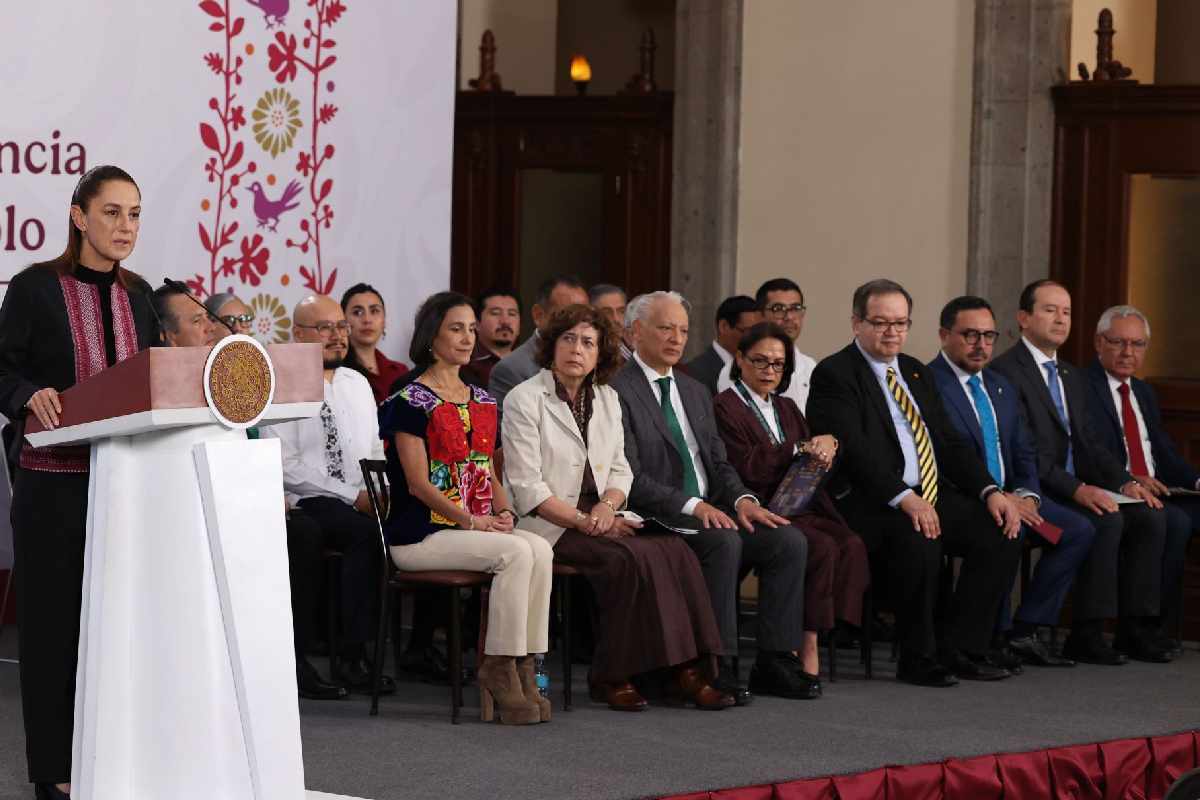 Sheinbaum presenta comité científico para evaluar la extracción de gas no convencional