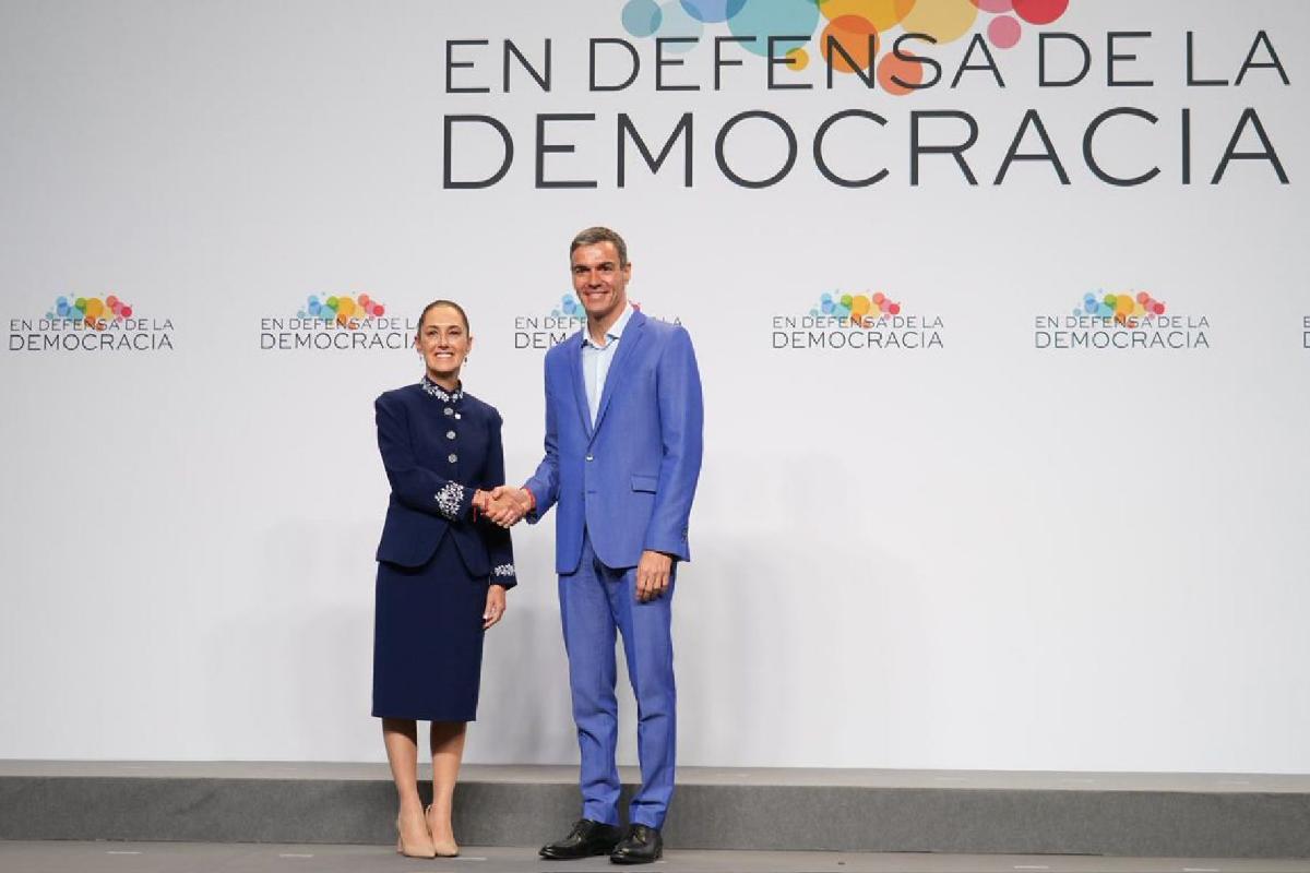 Claudia Sheinbaum Pardo, encabezó la inauguración de la IV Cumbre En Defensa de la Democracia con su homólogo Pedro Sánchez. Foto: Presidencia