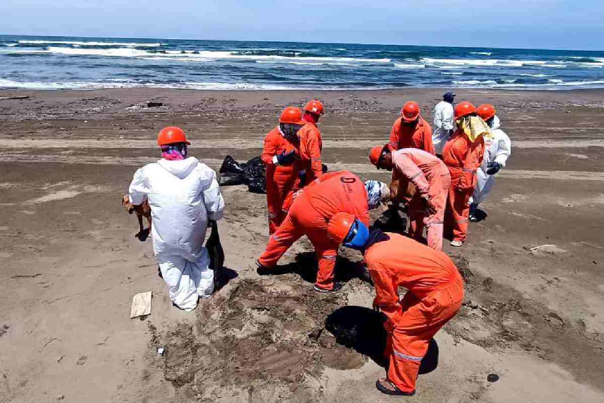 Sheinbaum destaca limpieza de playas por derrame en el Golfo; anuncia un Observatorio Permanente
