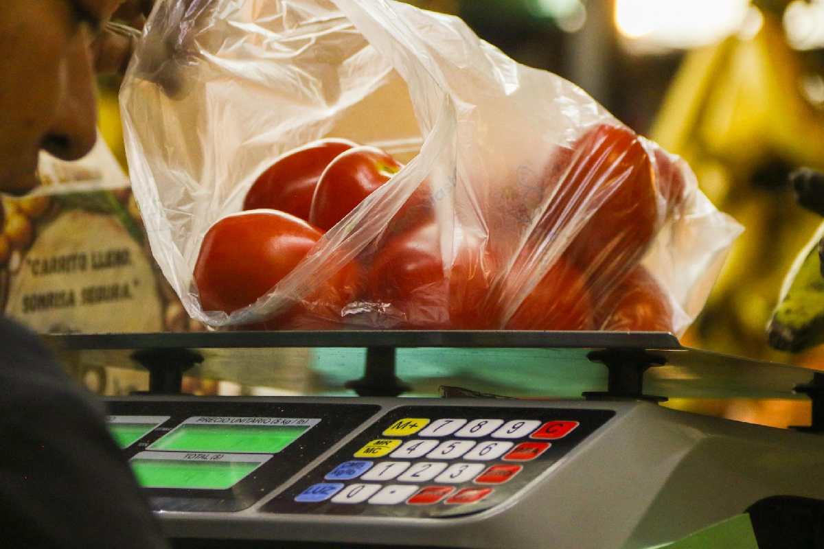 Sube la canasta básica alimentaria: mexicanos necesitan hasta 2 mil 571 pesos al mes solo para comer