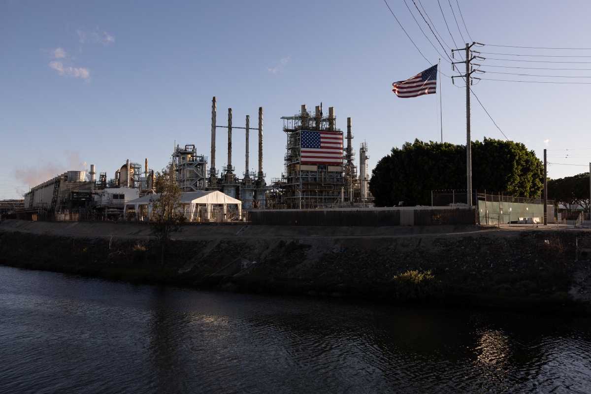 Sube precio del petróleo