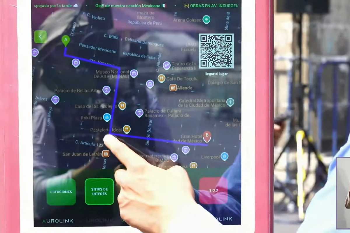 Totem de los centrobús con información de las rutas