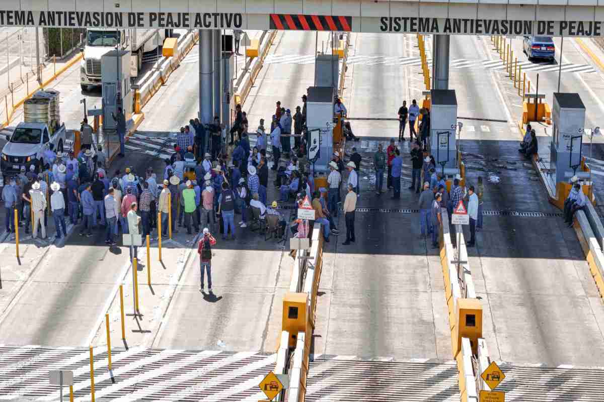 Transportistas suspenden movilizaciones y paro nacional; denuncian agresión en Tlaxcala y Veracruz 