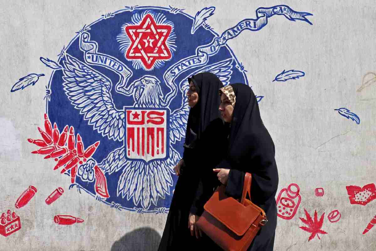 Trump dice que Irán acordó entregar sus reservas de uranio enriquecido; acuerdo está “cerca”