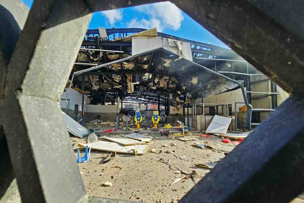 Trump refrenda amenazas ante el cierre del estrecho de Ormuz; Irán continúa con ataques en el Golfo