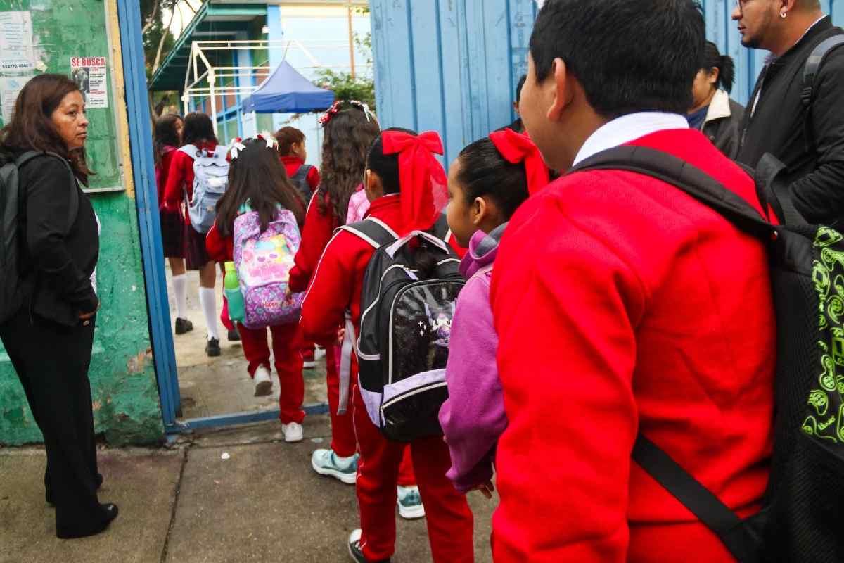 Ya inició la entrega de tarjetas de la beca Rita Cetina de Primaria; así puedes saber cuándo te toca