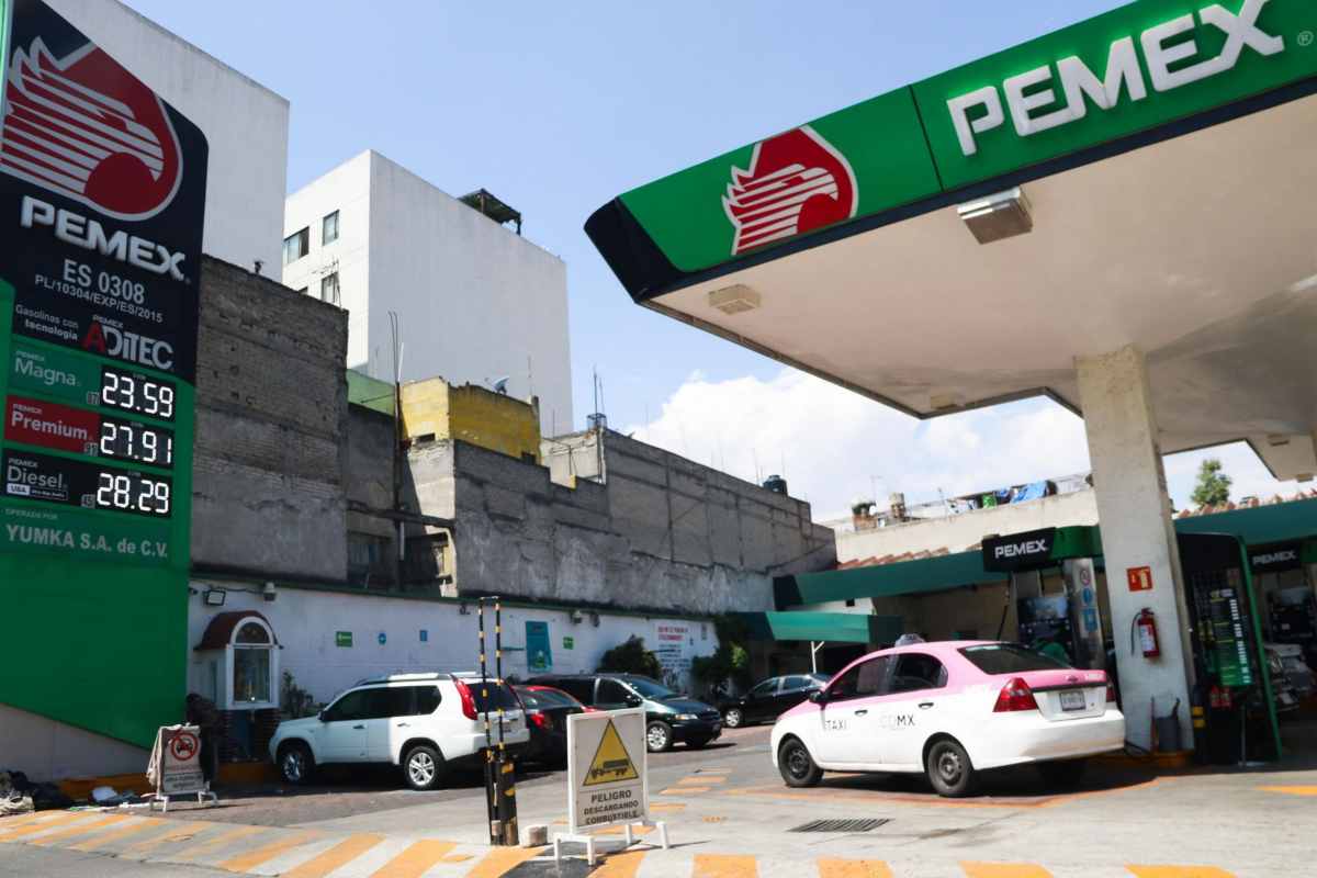 Gobierno y sector gasolinero topan precio del diésel en 28 pesos por litro