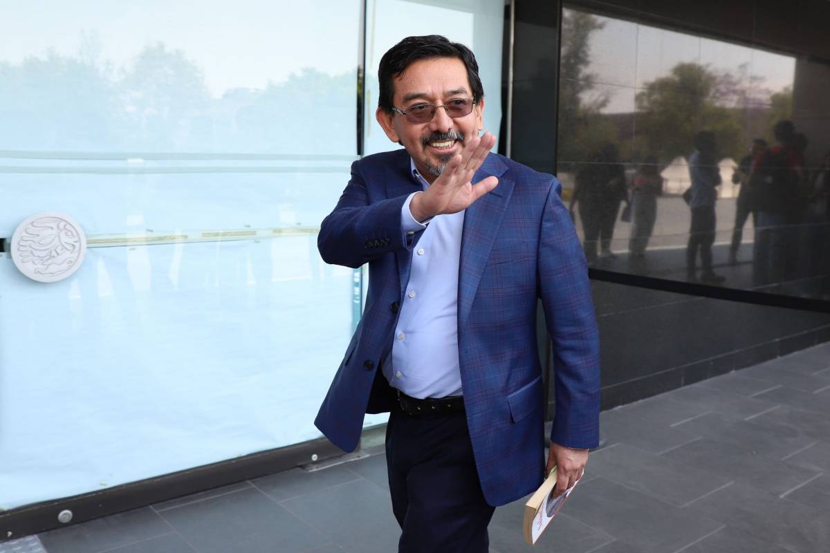 Aspirante al INE ligado a Sheinbaum niega ventaja en el proceso