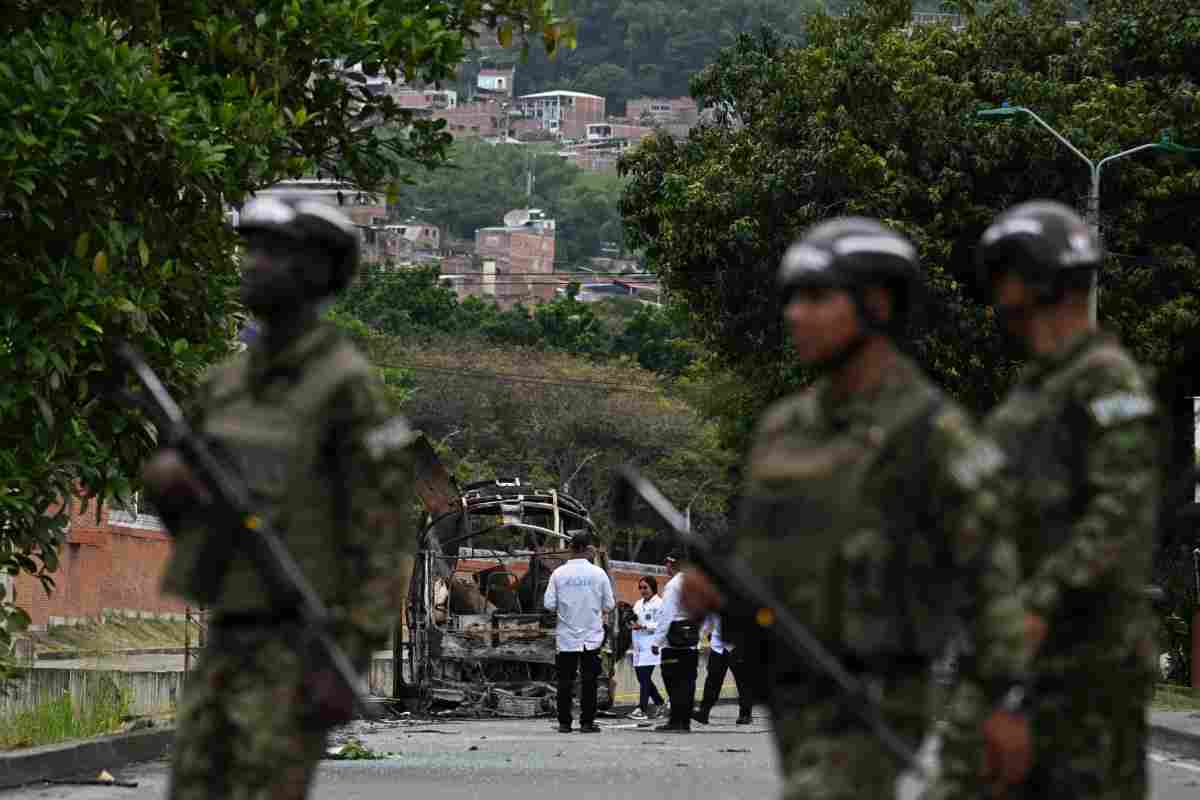 Ataque con bomba deja 7 muertos y 20 heridos en Colombia en medio de ola de violencia