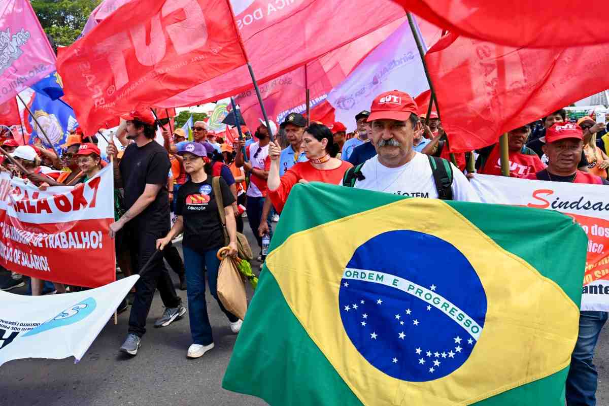 Trabajadores respaldan propuesta de Lula para reducir la jornada laboral en Brasil