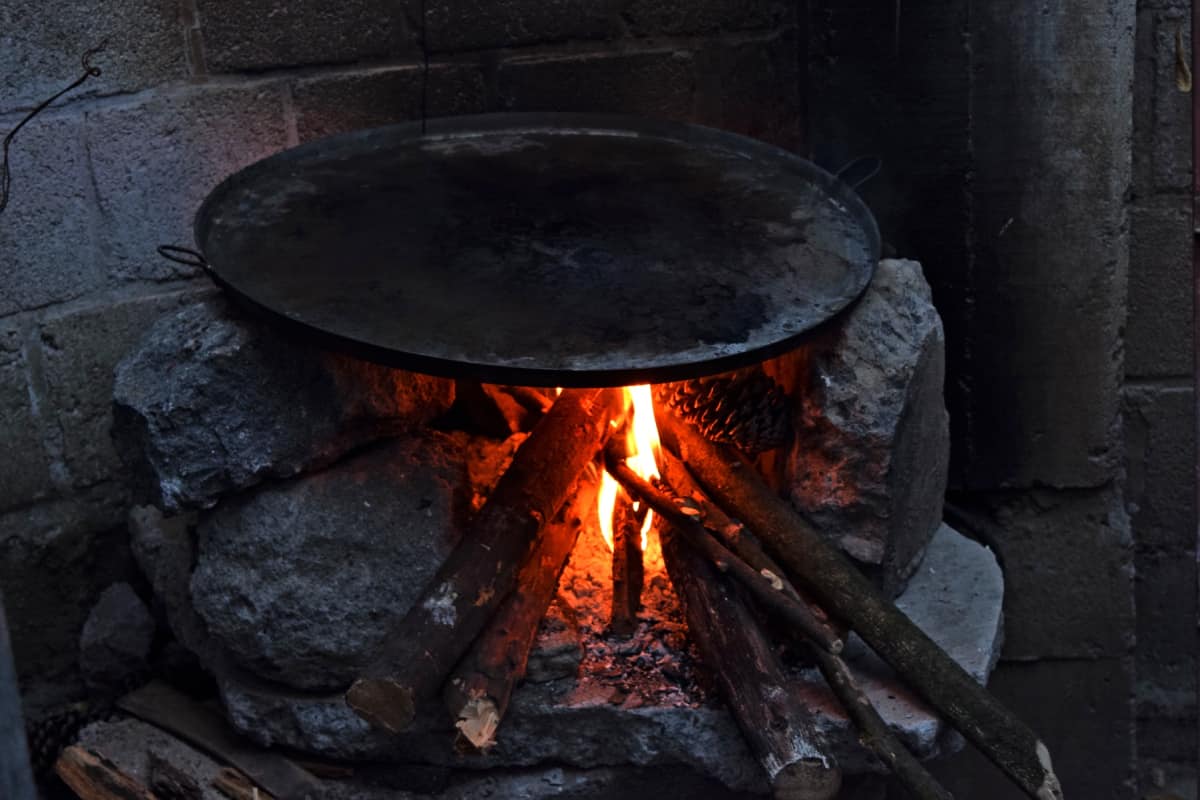Comal sobre lumbre.