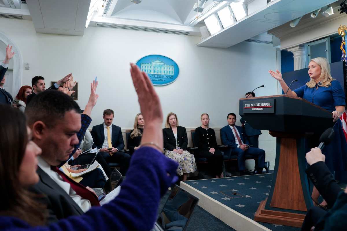 Casa Blanca asegura reapertura de Ormuz por parte de Irán y anuncia envío de J.D. Vance a negociaciones en Islamabad