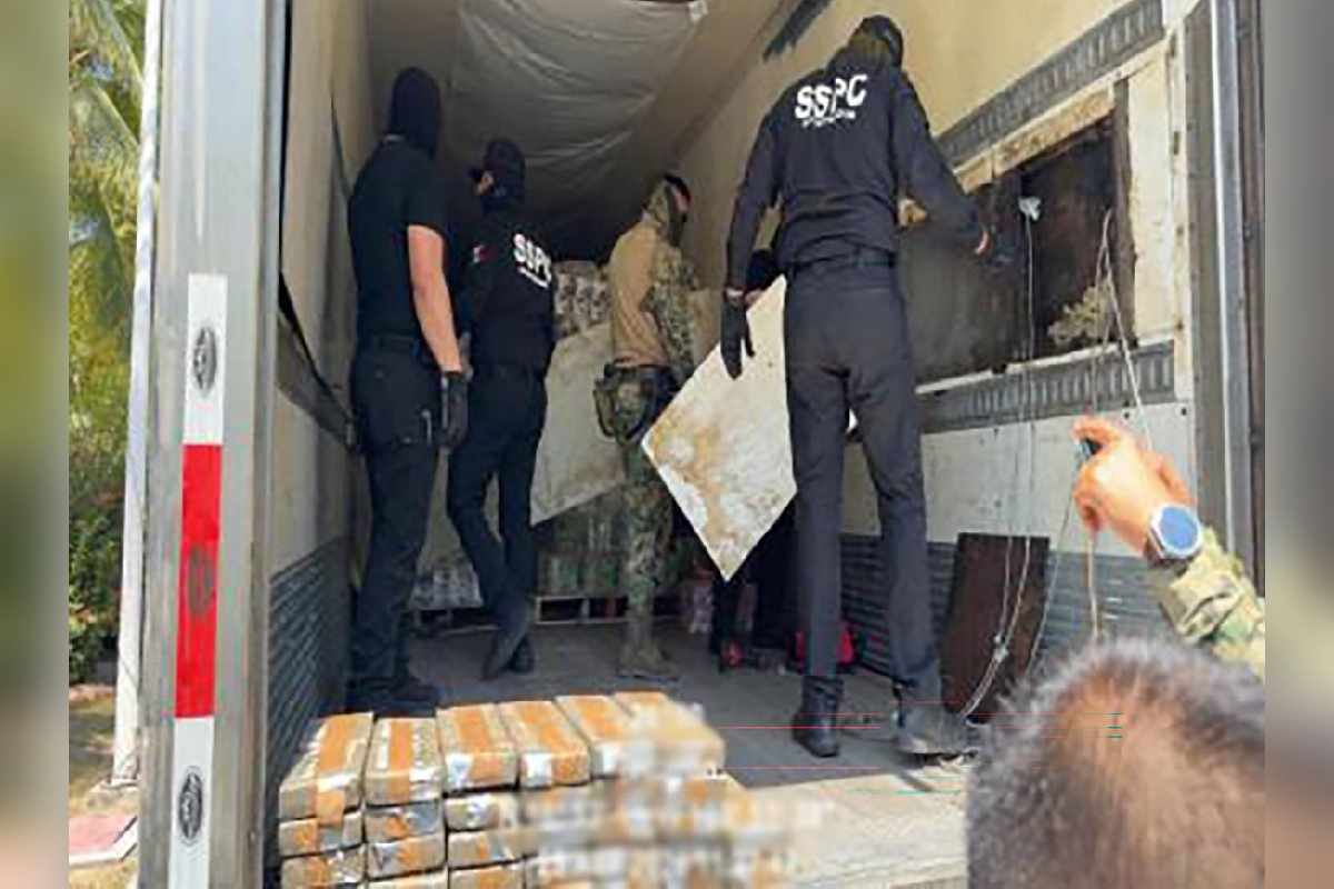 Operativo federal en Colima deja cuatro detenidos y el decomiso de 60 kilos de cocaína ocultos en un tractocamión