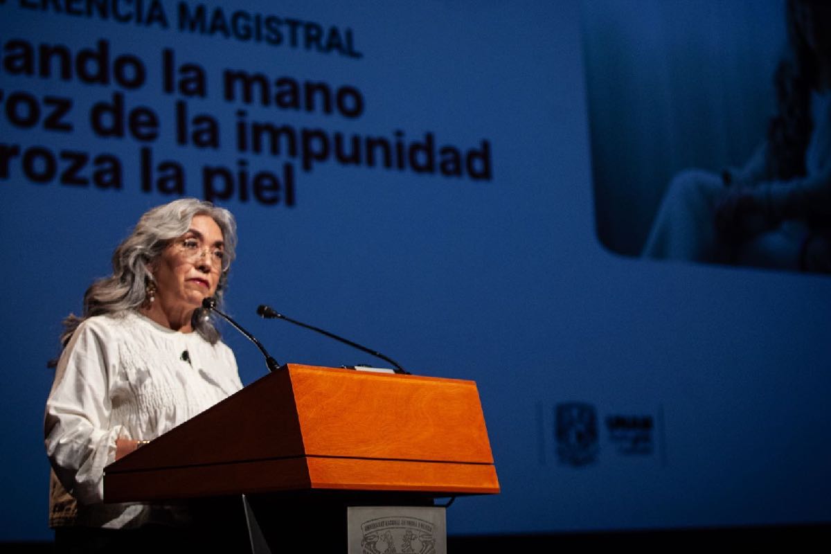 Rivera Garza recuerda en la UNAM el feminicidio de su hermana Liliana; Sheinbaum: FGR lo investiga