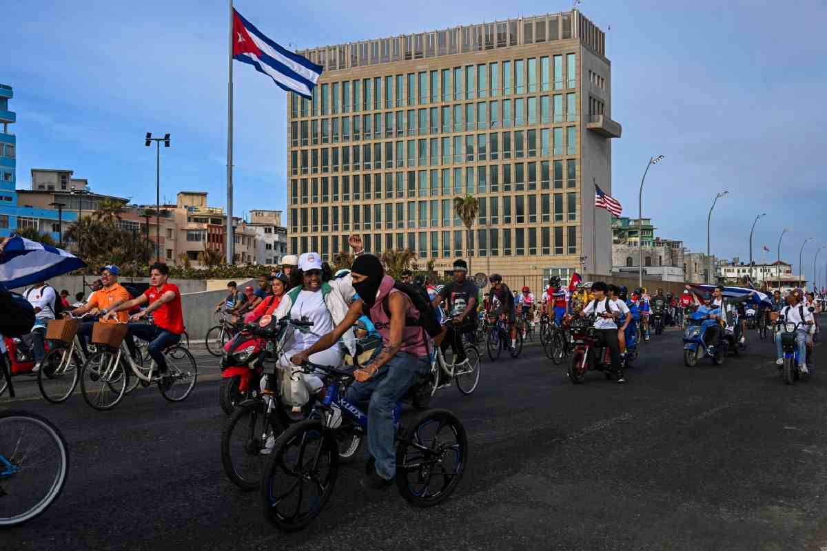 Cuba acusa a EU de “extorsionar “ a países latinoamericanos para “asfixiar” su economía