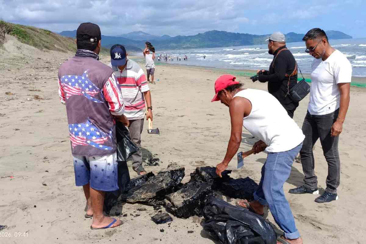 Organizaciones critican respuesta limitada al derrame en el Golfo; demandan que Pemex repare el daño