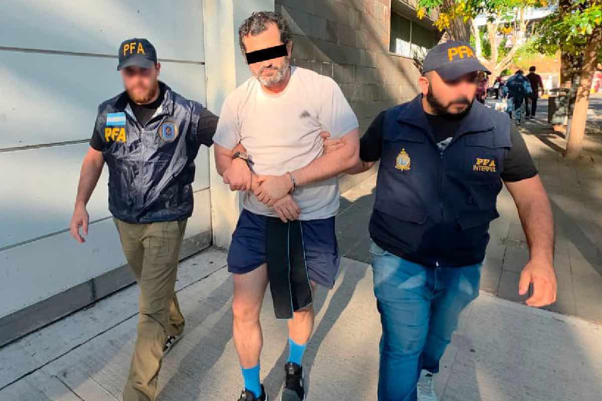 Detienen en Argentina al contralmirante Fernando Farías; con su hermano encabezaba red de huachicol