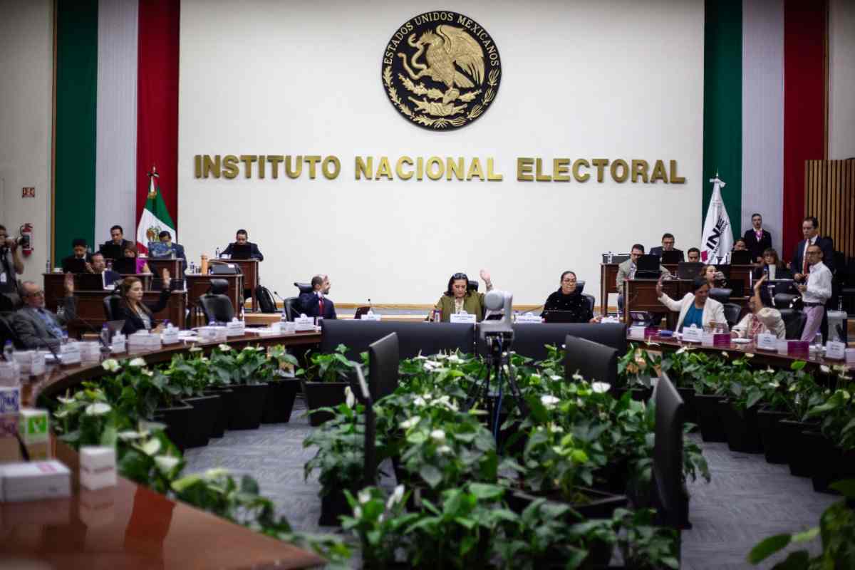 diputados-eligen-blanca-cruz-arturo-chavez-frida-gomez-nuevos-consejeros-ine