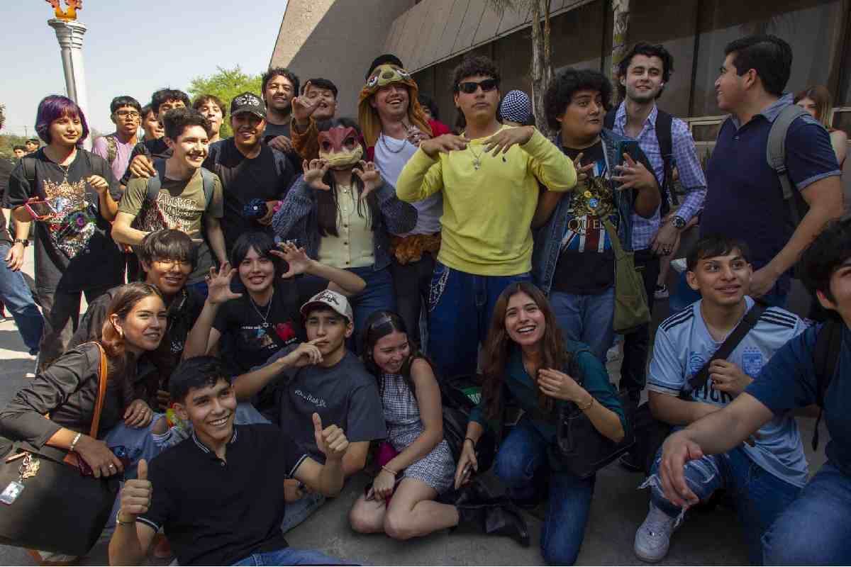 Nuevas generaciones salen del hogar más tarde y tienen menos uniones, primer hijo y empleo antes de los 18 años