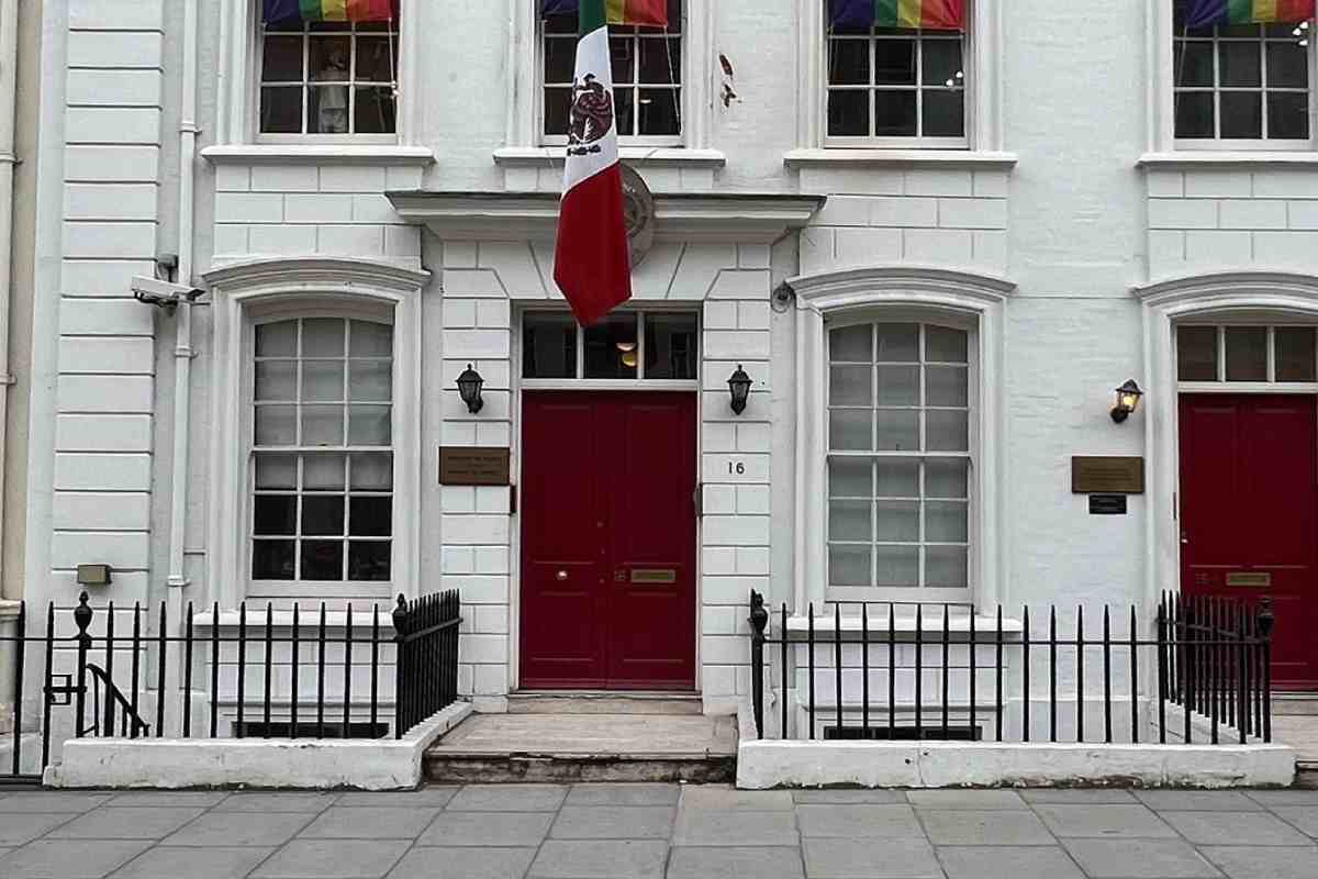 Así se operó el presunto desvío en embajada de Reino Unido mientras SRE ignoró más de 40 alertas 