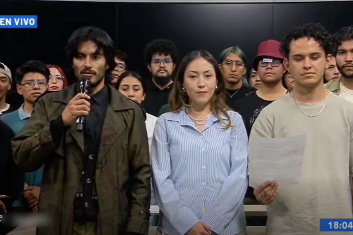 Estudiantes irrumpen Canal Once y exigen la renuncia del director del IPN en transmisión en vivo