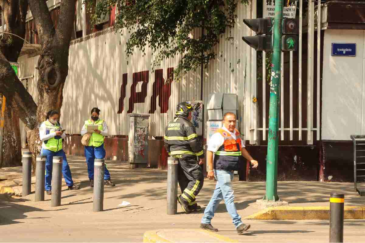 Estudiantes irrumpen Canal Once y exigen la renuncia del director del IPN en transmisión en vivo
