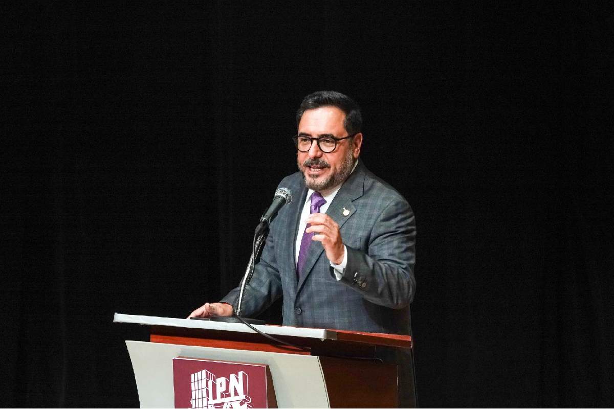 Estudiantes irrumpen Canal Once y exigen la renuncia del director del IPN en transmisión en vivo