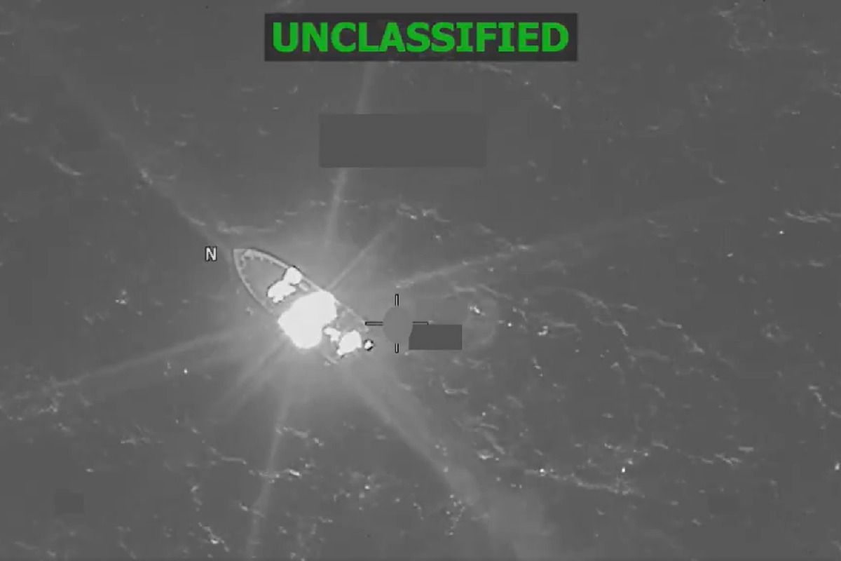 Cinco ataques en una semana: EU mata a tres en lancha presuntamente ligada al narco; van 177 muertes