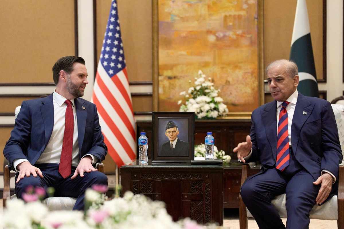 EU e Irán negocian en Islamabad una tregua mientras Israel presume haber “destruido” el programa nuclear iraní