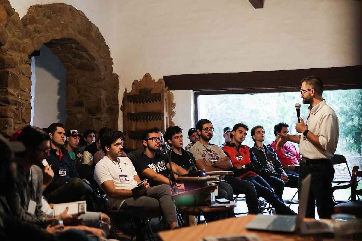 El peligro de "sanar" con machismo: expertos alertan sobre el impacto del Fearless Congress 2026