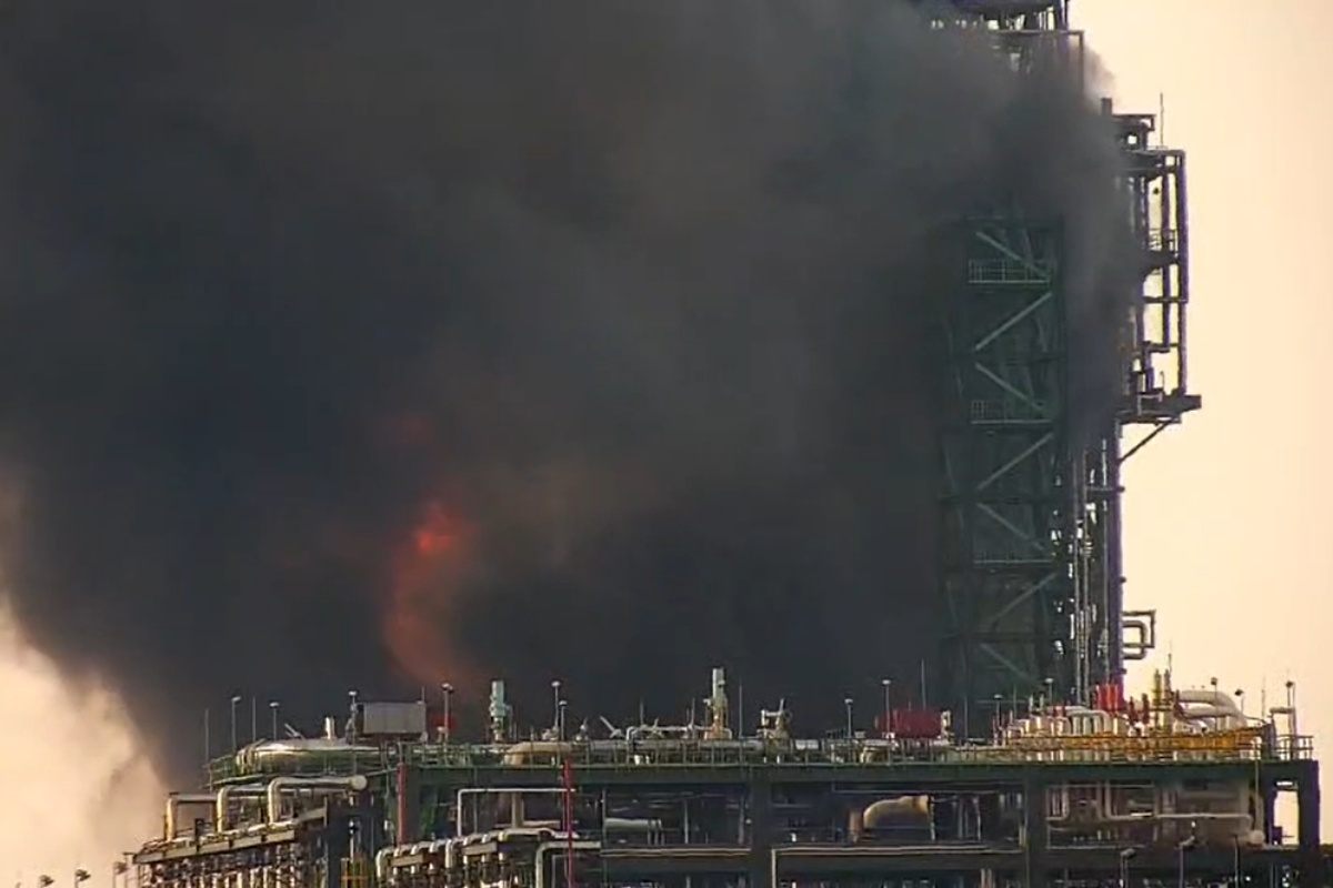 Con predio disponible, urgen reubicar escuelas junto a Dos Bocas tras incendios en la refinería