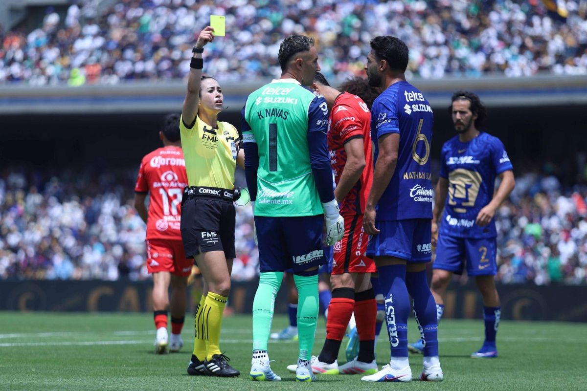 FEMEXFUT sanciona a Bueno tras misoginia contra la arbitra Katia Itzel García